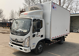Light refrigerated truck
