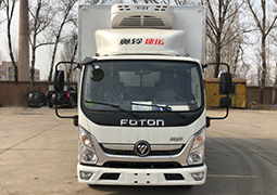 Light refrigerated truck