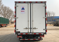 Light refrigerated truck
