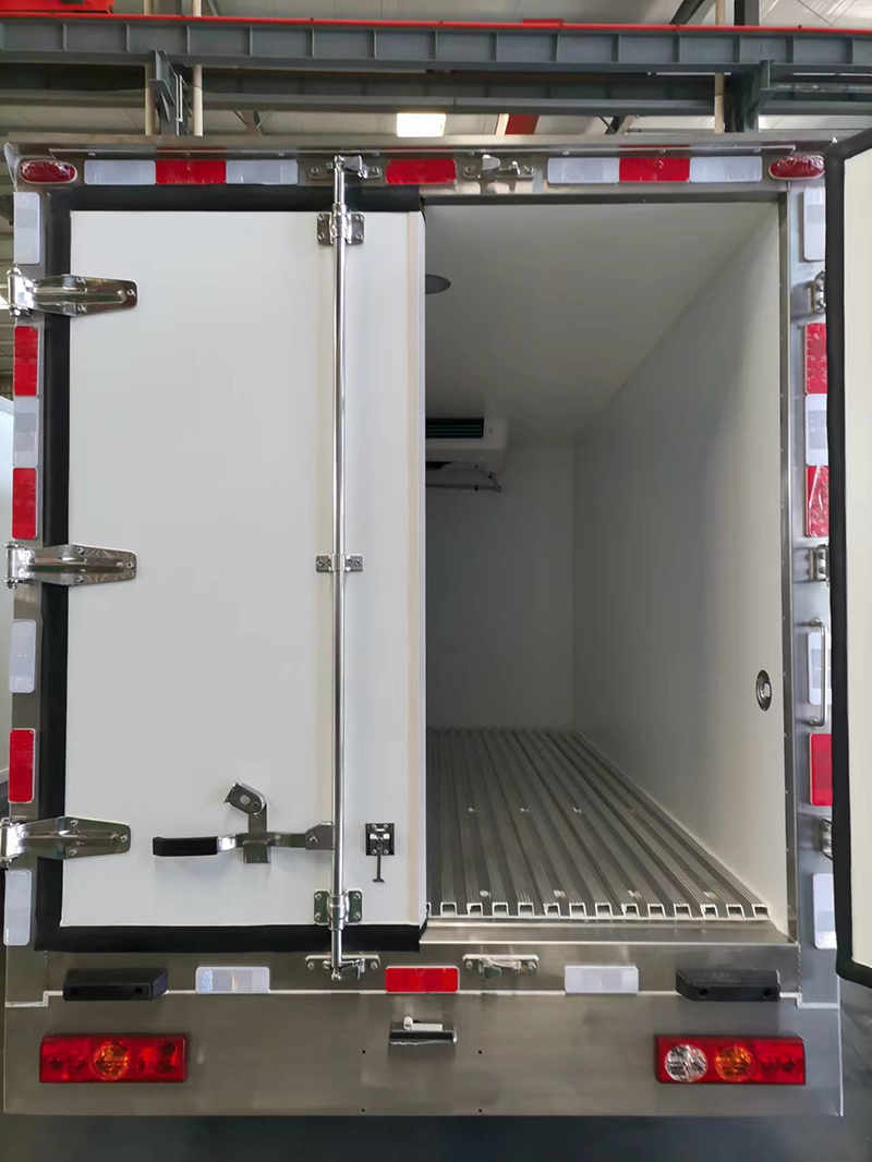 Refrigerator truck production equipment